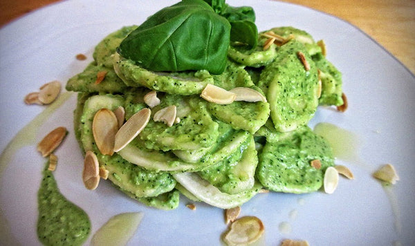 Un pesto che non conosci: mandorle e zucchine